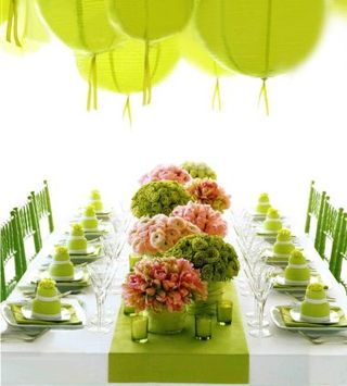 Une décoration de table vert anis et blanc